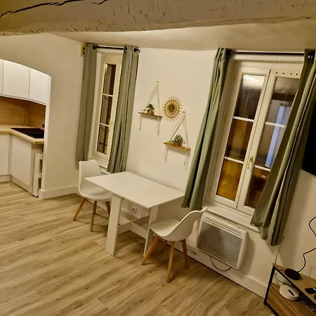 Apartman Scandinave Pres De La Cathedrale - *